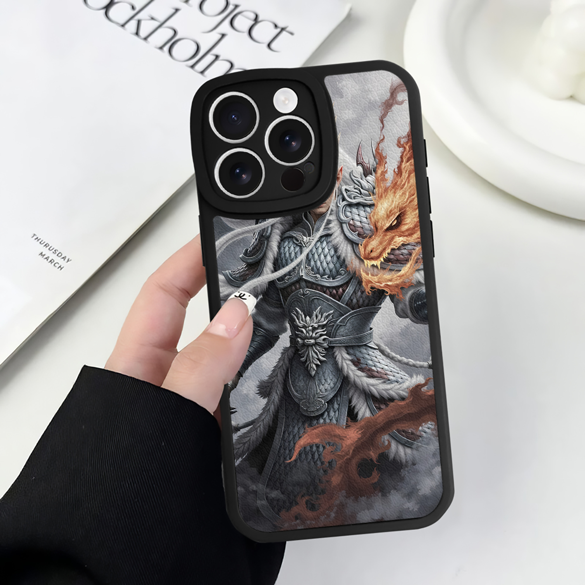 （画像用） Ne Zha 2 ナタ 魔童の大暴れ 【iPhone 16シリーズ対応】シリコンスマホケース（レザー調） 材質：シリコン